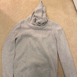 Nice gray sweater. Perfect for leggings. No stains, rips. Excellent condition